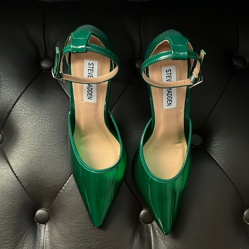 Steve Madden Green Heels in Size 5.5